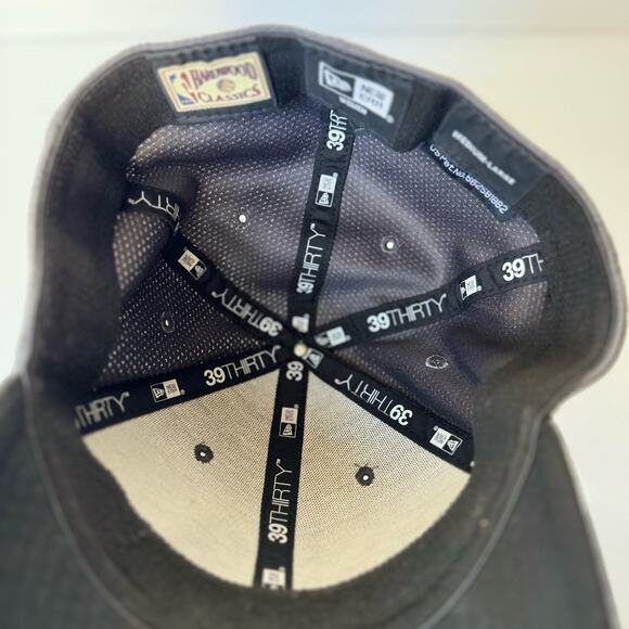 Women’s Med/Large Charlotte Hornets NBA New Era 39Thirty Hardwood Classics Hat - Picture 4 of 5